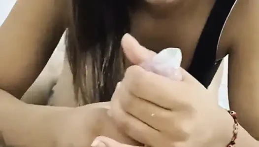 New York Abd'li 18 yaşındaki esmer büyük sarkık memeler üvey erkek kardeşinin büyük yarağını sikiyor. Büyük ve memeli göt