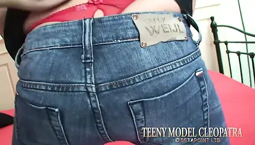 Perverse spiele mit teeny Cleopatra 18 jahre.