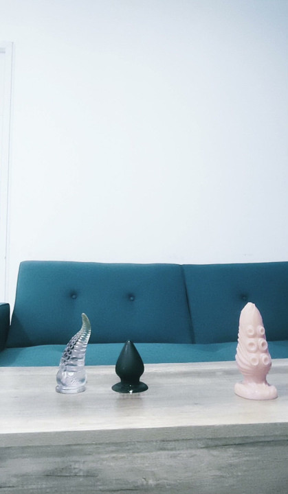 Crossdresser legging dildo solo