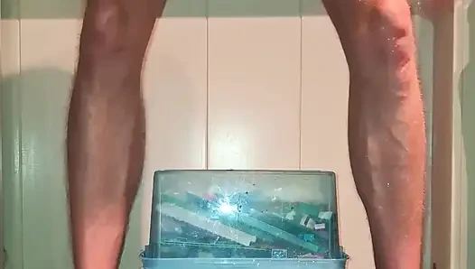 Ateşli eşcinsel twink tek başına sert büyük yarak yapay penisle sidik orgazmı