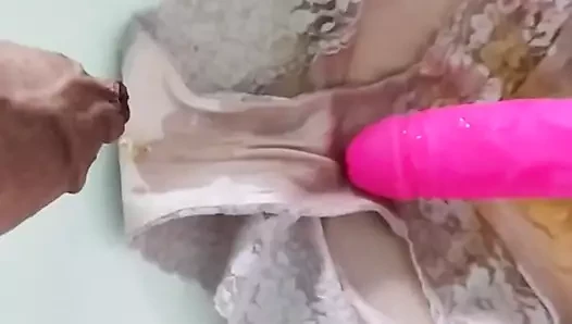 Kayma ve yapay penis üzerinde pissing