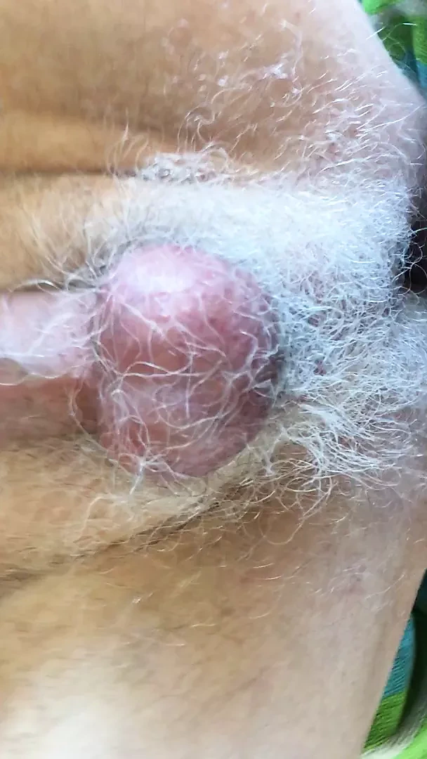 爷爷看着他华丽的鸡巴在体内爆炸