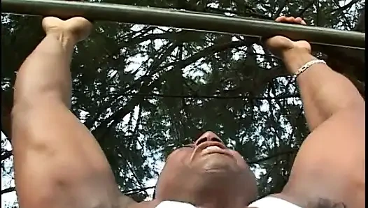 Yarak emen zenci kadın amında ve götünde yarağa biniyor ve boşalmadan önce sakso çekiyor
