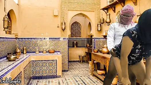 Suudi koca ve İranlı evli kadın mutfakta