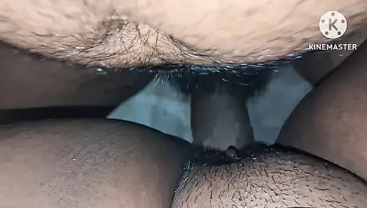 Aku ngentot pacarku di atas meja
