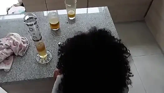 Seks threesome antar ras sama pacarku di dapur