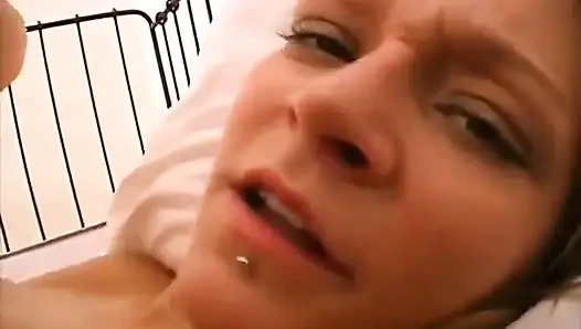 Sexy blonde lesbe mit dicken möpsen liebt den schwanz liebt die muschi