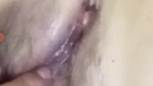 Kendi kendime zevk alıyor, amımı parmaklıyorum