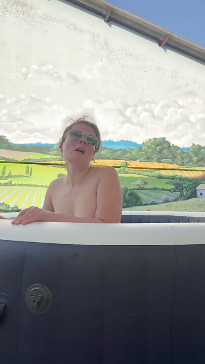 Mym fans: Dirty talk faucettes in the jacuzzi