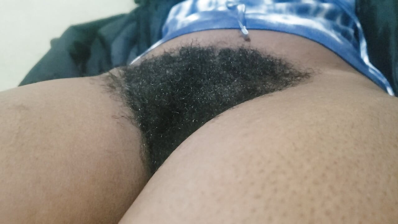 曲線豐滿的拉丁美女在激情的裸體邂逅和熱氣騰騰的成人慾望中
