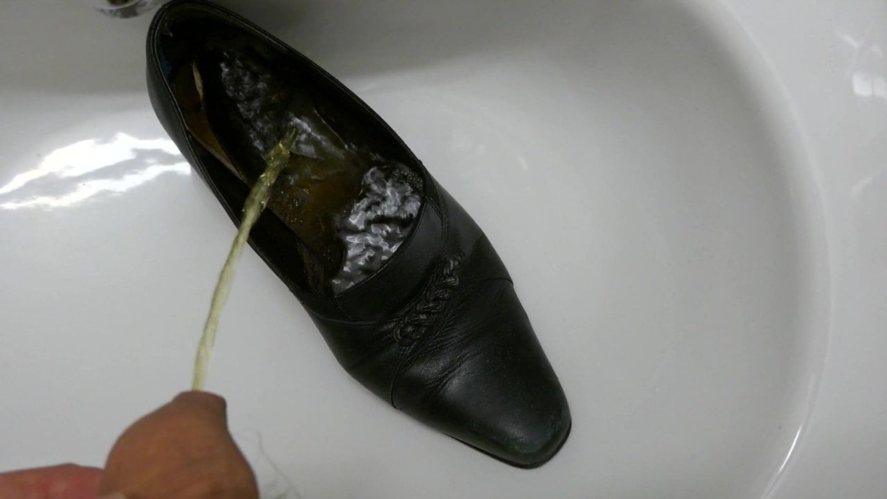 Piss in co-workers high heel