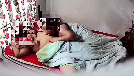 Gerçek çift misyoner pozisyonunda sikişiyor
