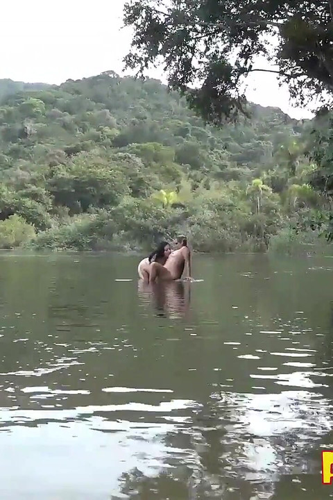 Λεσβιακό σεξ μεταξύ φίλων από το κολέγιο σε εξωτερικό χώρο