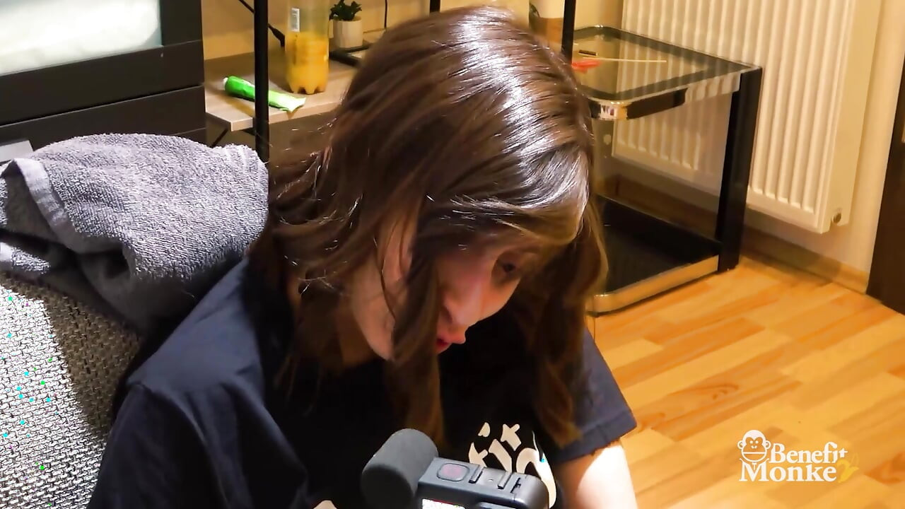 GREEN EYES AND HAIRY PUSSY! SHE SUCKS ME AND I MASTURBATE HER IN A DIRTY HOMEMADE VIDEO! - Benefit Monkey