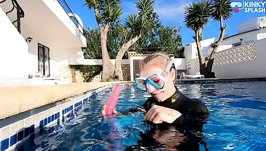 Neoprenanzug dildo-blowjob unter wasser - neopren maskierte lutschschlampe