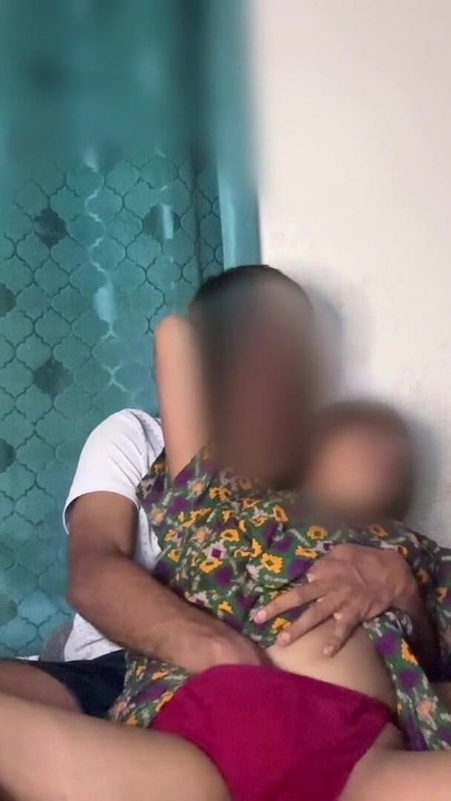 "Kız amının parmağını ovuyor ve yarağını emdiriyor" den unutulmaz an