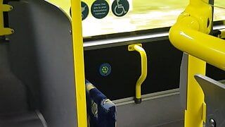 Masturbação dupla no ônibus público