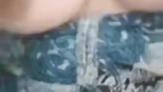 Ibu-ibu hot bikin aku video call