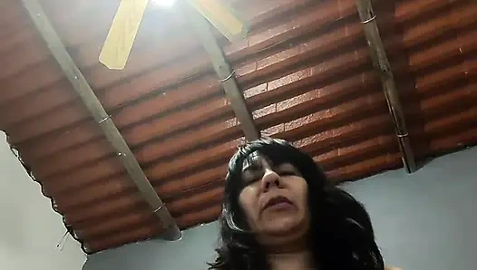 Bir partiye gittik ve Riva iç çamaşırı giymiyordu ve sonunda odalardan birine düştük
