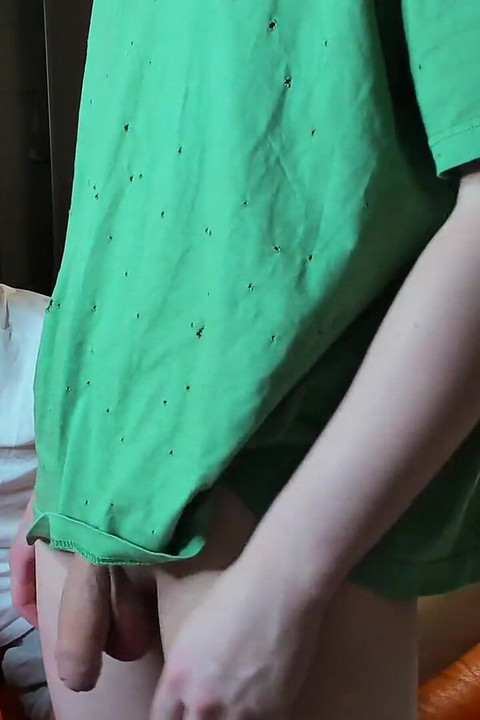 隣に立っている間に友達のチンコで遊ぶ時間を作りましょう!