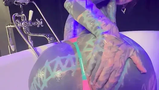 Dövmeli kız takma modu anal ve solo