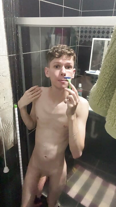 A Twink showing his body and naked at shower