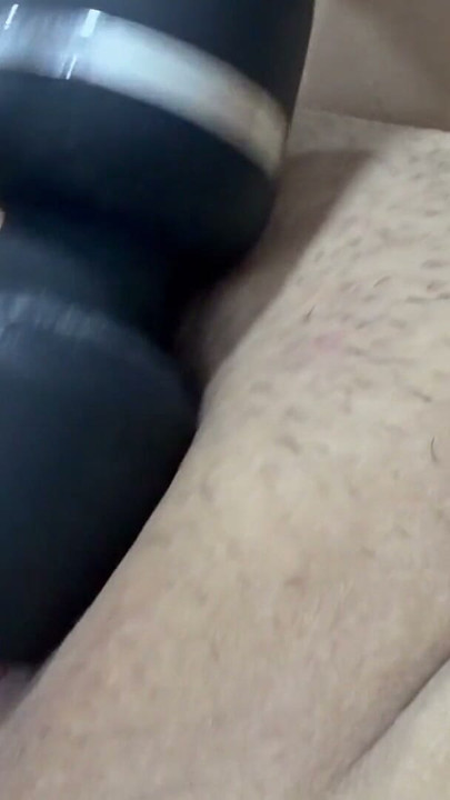 plays with her vibrator in her pussy very delicious | Clip 1