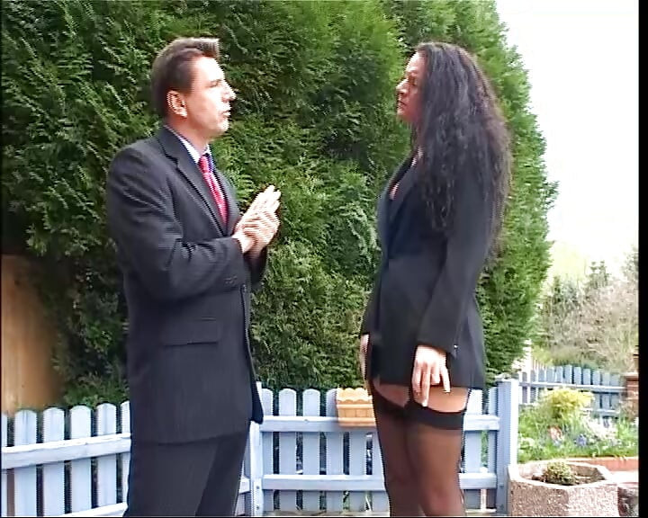 Ateşli soylu fahişeler orta yaşlı seksi kadınlar dörtlü seks yapıyor