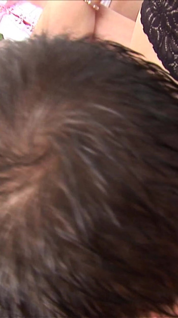 Zwei blond Schulmaedchen werden vom Lehrer zum squirten gebracht und ficken | Clip 1