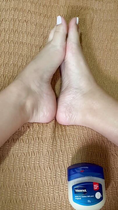 炫耀小脚