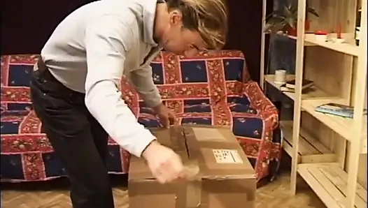 Amcığını parmaklıyor ve sikişiyor
