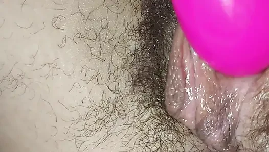 Nasse haarige muschi masturbiert mit vibrator Nahaufnahme russisches amateur-modell MILf ginnagg