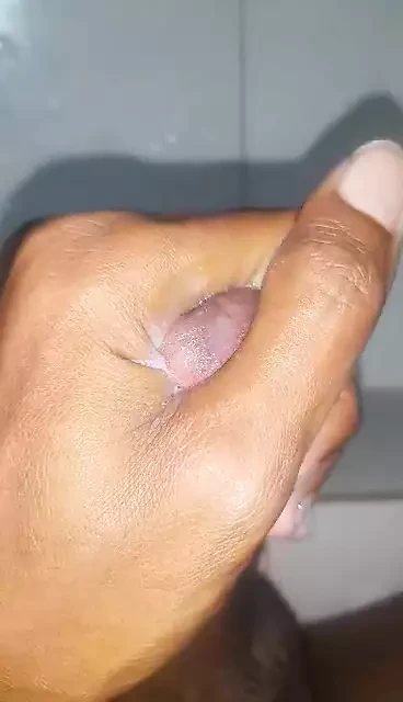 深夜，我一边想着一边变得热辣。