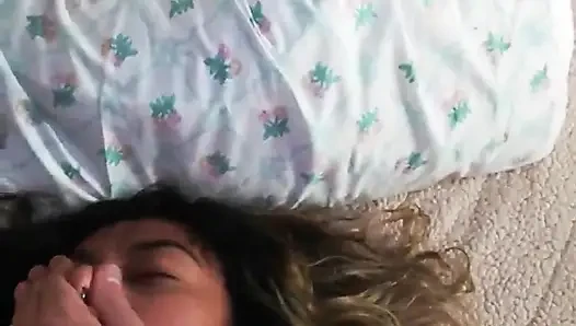 Я нашел эту молодую латину в парке, приодел ее и трахнул ее глупый
