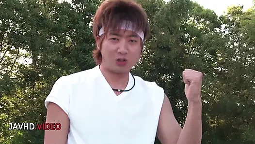 Die japanische MILF Sara Saijos gangbang-abenteuer im freien mit mehreren männern