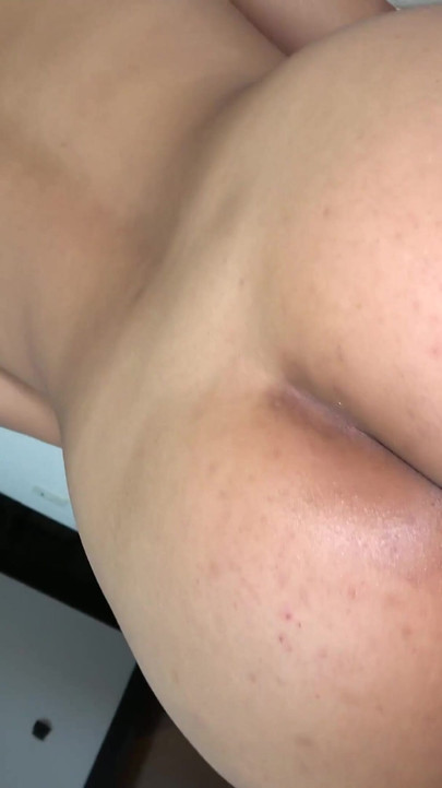 Amatör latin hatun modellik işi almak için büyük beyaz yarak üreticisine biniyor | Klip 1