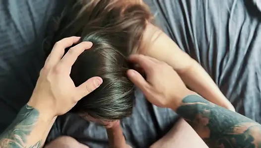 Страстный утренний секс с великолепной брюнеткой