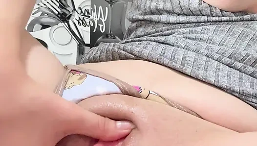 Ребята, моей влажной вагине нужен хороший минет, хе-хе-хе.