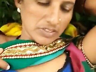 Marathis Ehefrau fickt im Freien
