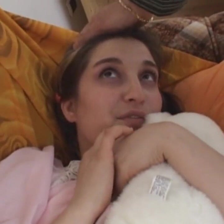 Mature man bangs the young stepdaughter of his neighbour