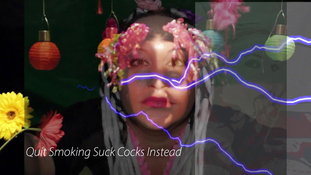 Sigarayı bırak onun yerine yarak emiyor