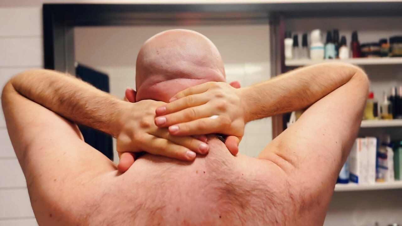 ハゲ、新しく剃り、そして崇拝