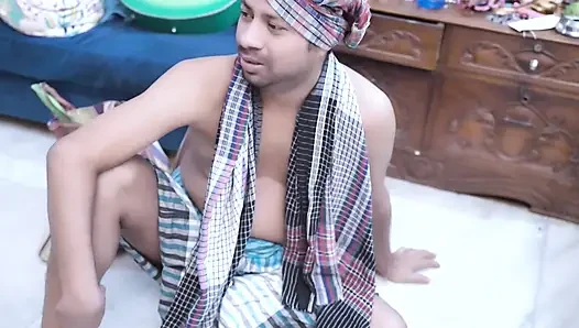 Malkin kaam karwa ke paisa nhi di to naukar ne patak ke chod diya