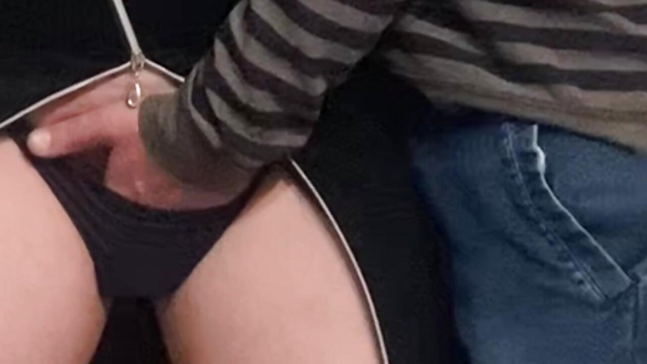 Kalabalık metroda edepsiz hobi - amcık parmaklama