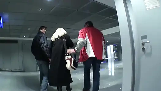 Крошку С Огромными Натуральными Сиськами Дико Трахают