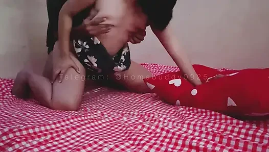 Sneaking to my bestfriends boyfriend room to give him blow job.