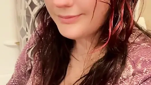 İri güzel kadın göz teması tuvalet osuruyor ve kütük bella blast ile samimi bakış açısı