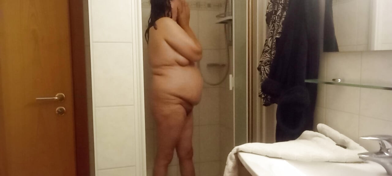 Hot shower, big curves and a lot of femininity...