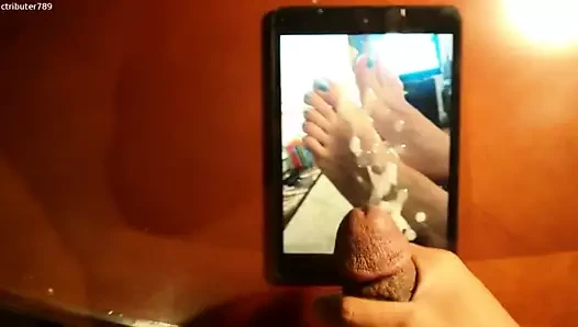 karısının ayakları üzerinde Cum haraç