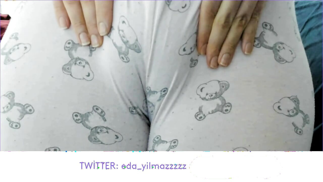 CAMELTOE- SWOLLEN PUSSY- MASTURBATE WITH PAJAMAS